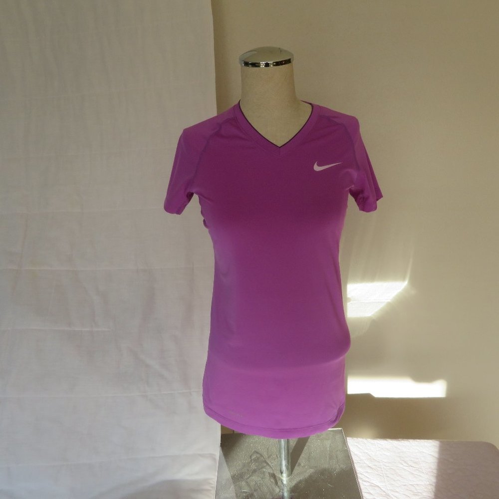 Women's Dri-Fit V-Neck Nike Pro Combat Top Size XS